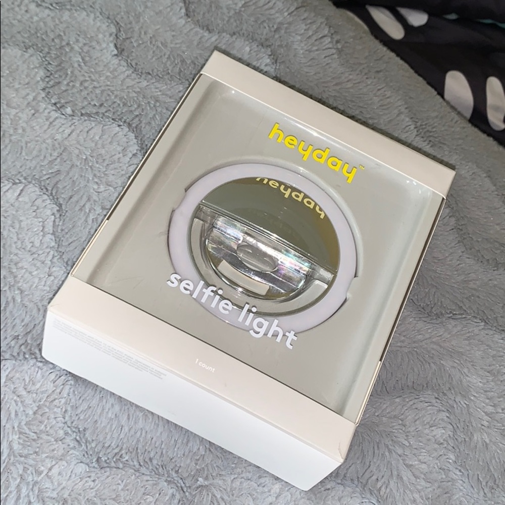 A selfie light that is new